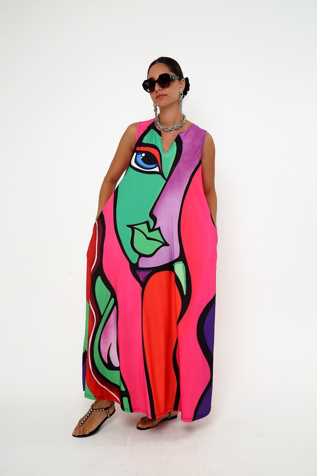 Women's Bold Abstract Face Art Viscose Sleeveless Maxi Dress With Pocket