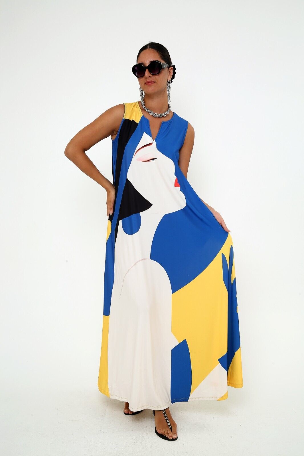 Women's Artistic Silhouette Viscose Blue and White Maxi Dress With Pocket M