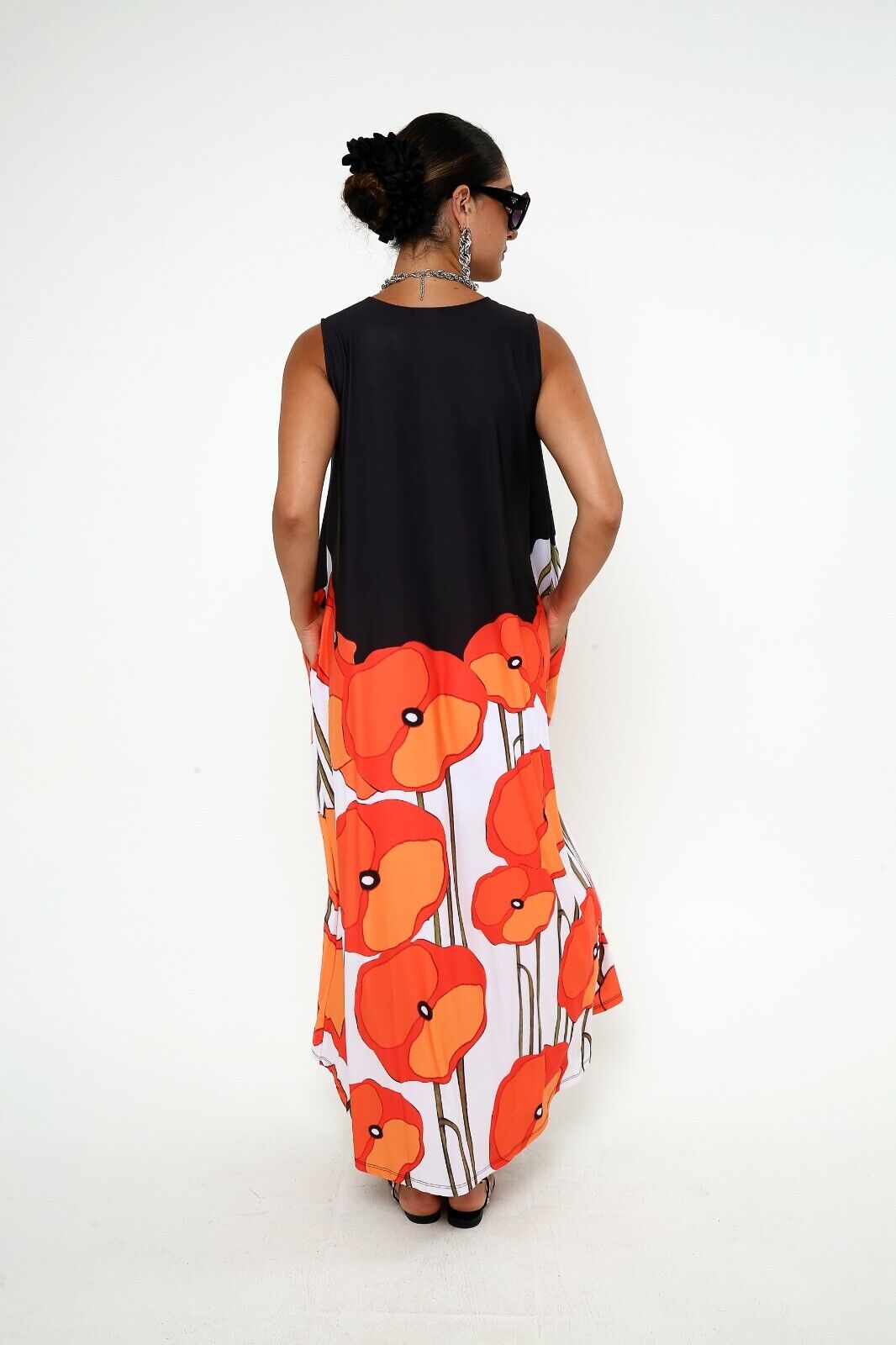 Women's Abstract Art-Inspired Viscose Sleeveless Black Maxi Dress With Pocket
