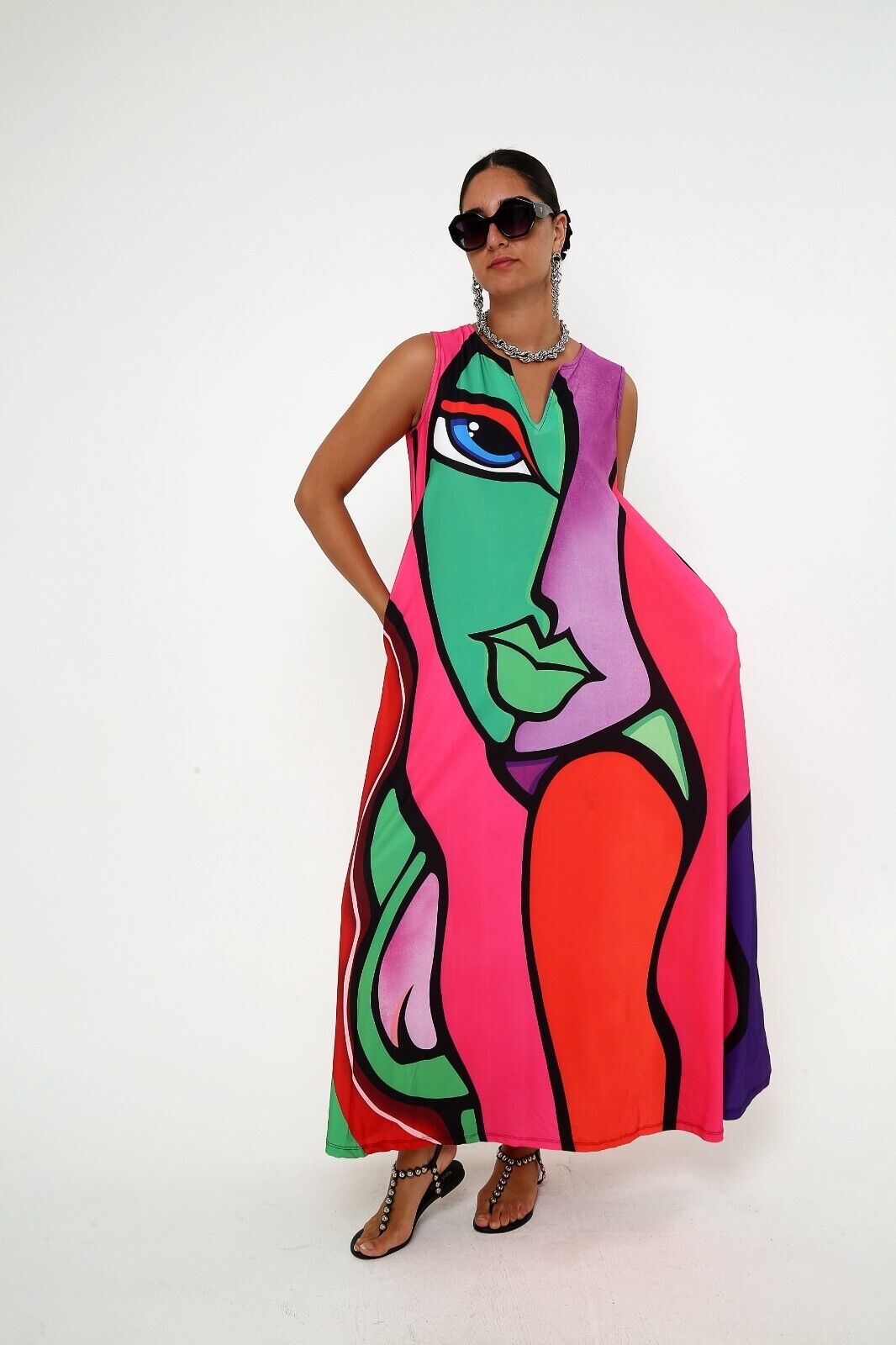 Women's Bold Abstract Face Art Viscose Sleeveless Maxi Dress With Pocket