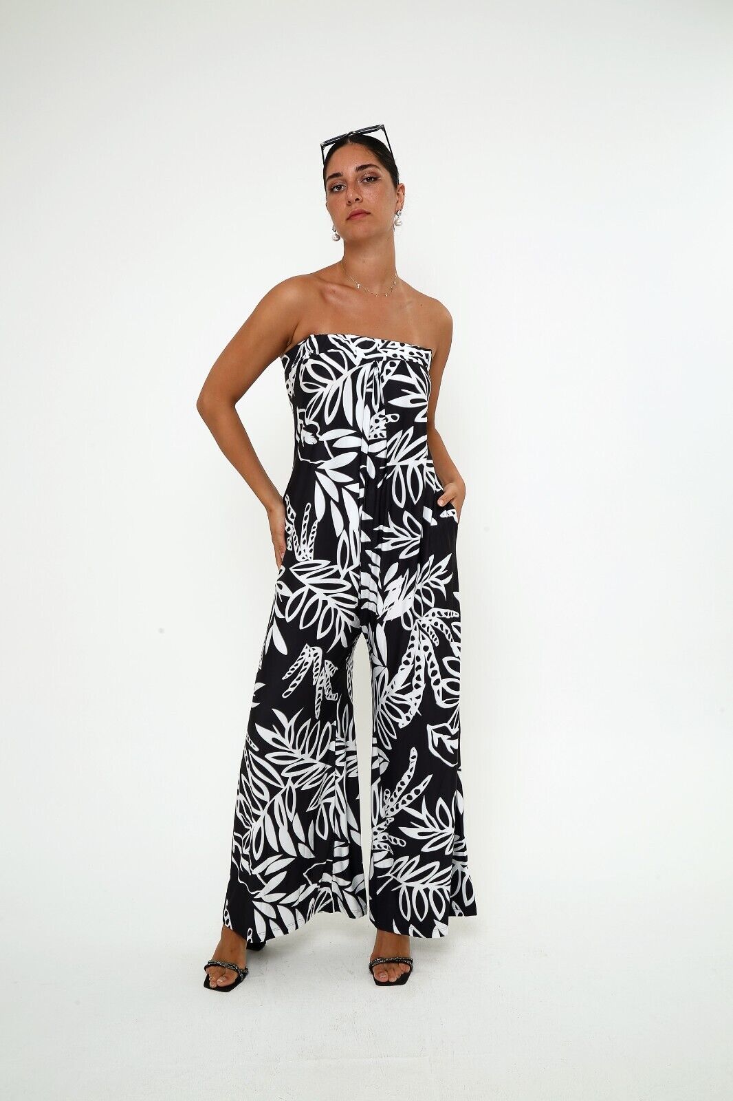 Women's Black & White Tropical Print Strapless Jumpsuit - Wide-Leg Viscose
