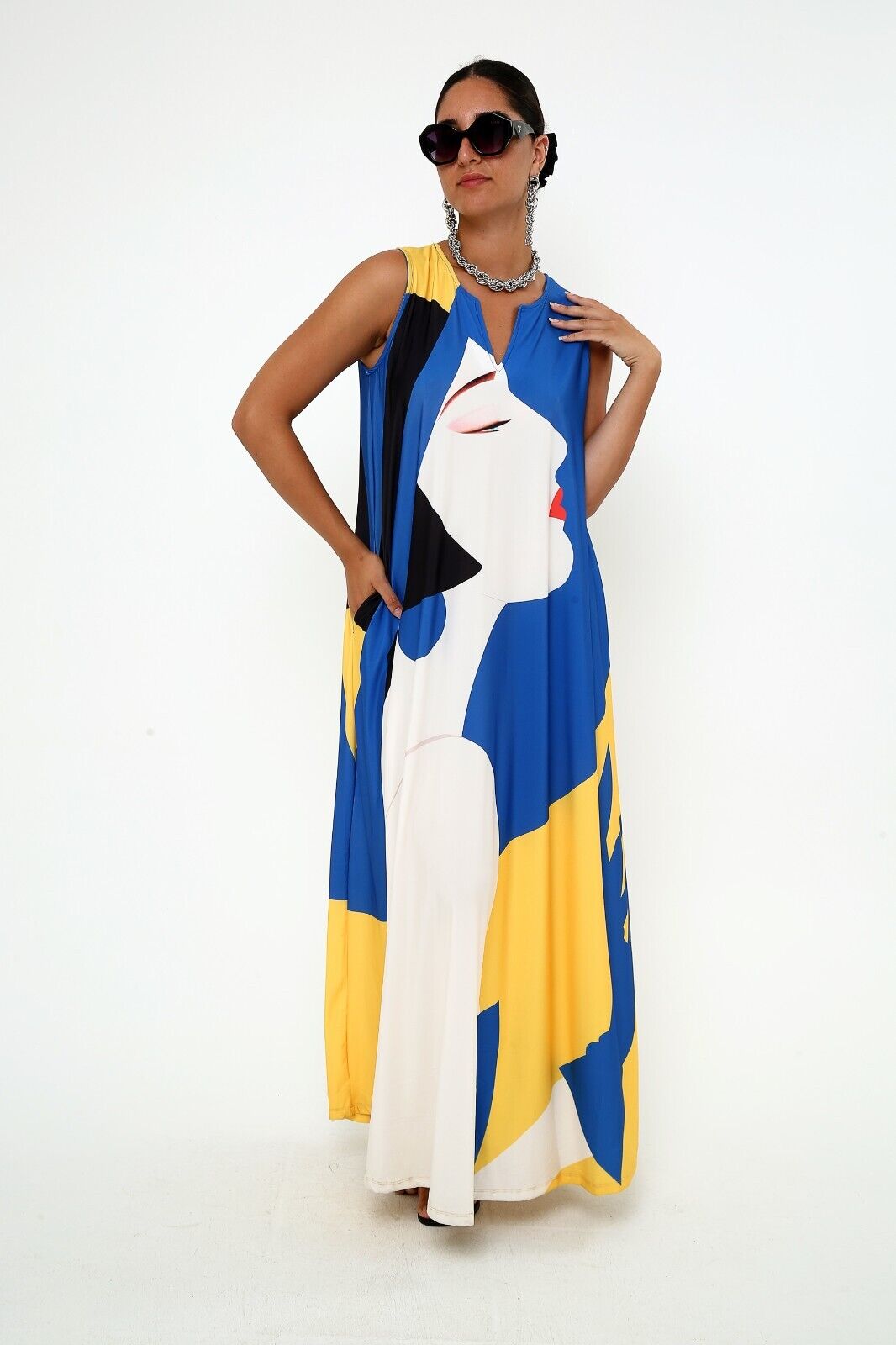 Women's Artistic Silhouette Viscose Blue and White Maxi Dress With Pocket M