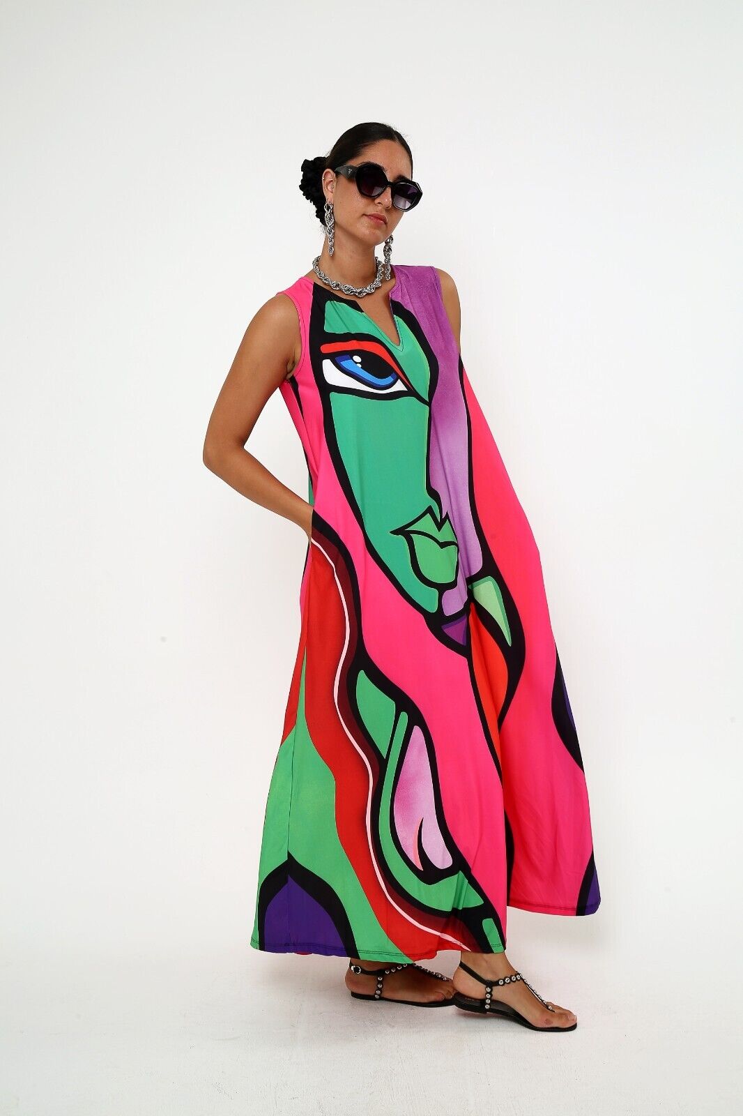 Women's Bold Abstract Face Art Viscose Sleeveless Maxi Dress With Pocket