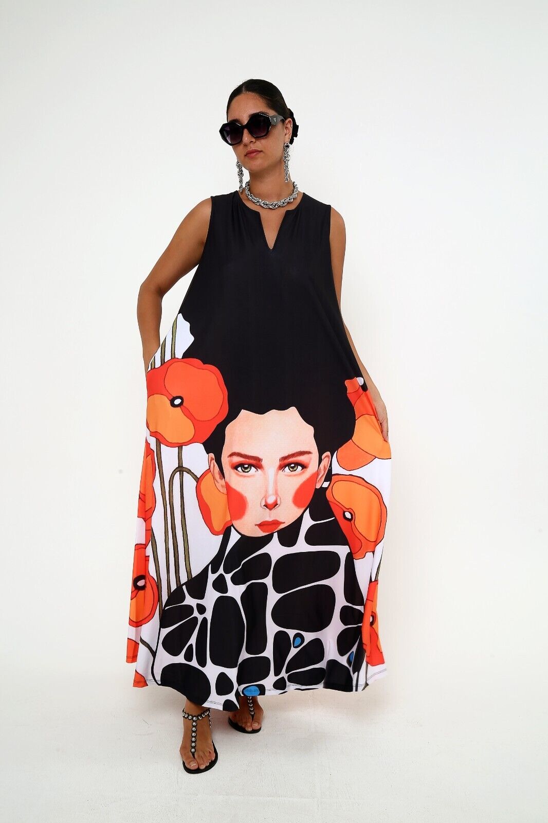 Women's Abstract Art-Inspired Viscose Sleeveless Black Maxi Dress With Pocket