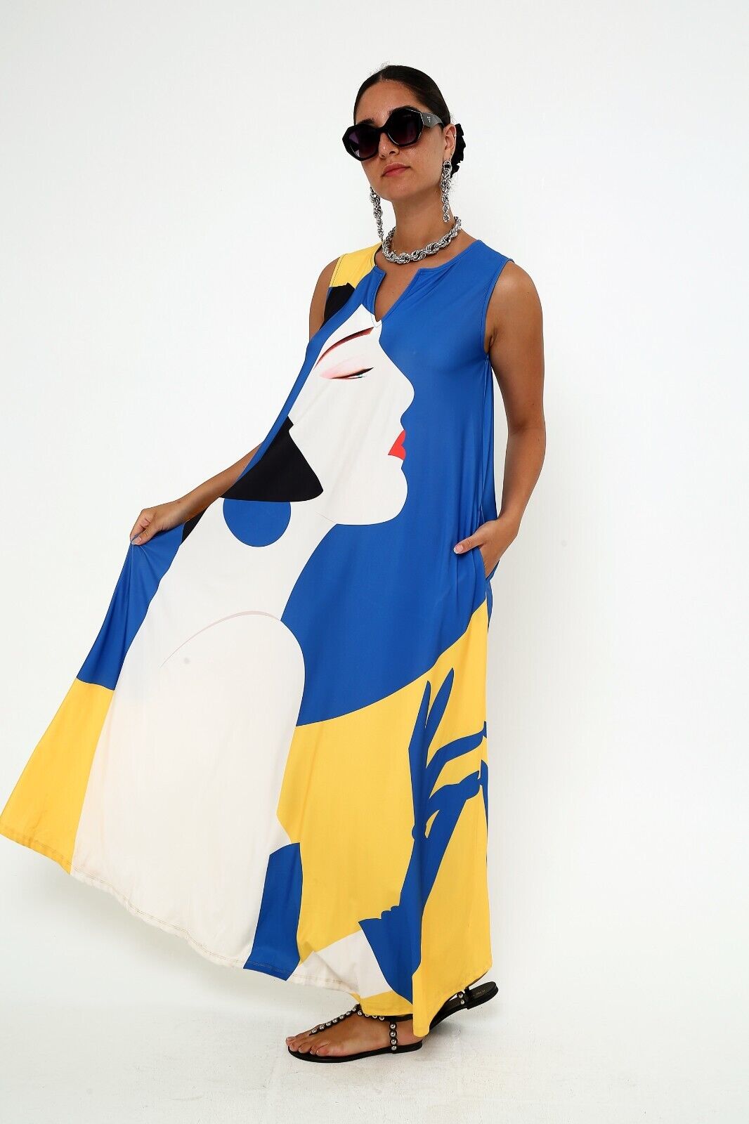 Women's Artistic Silhouette Viscose Blue and White Maxi Dress With Pocket M