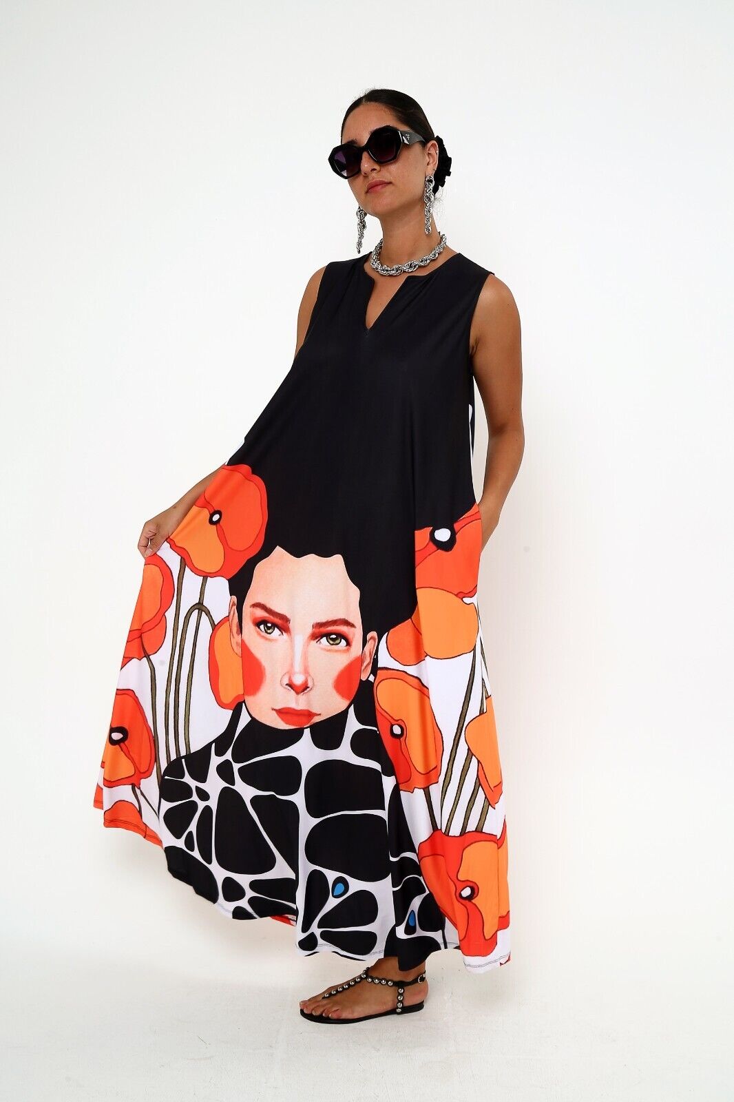 Women's Abstract Art-Inspired Viscose Sleeveless Black Maxi Dress With Pocket