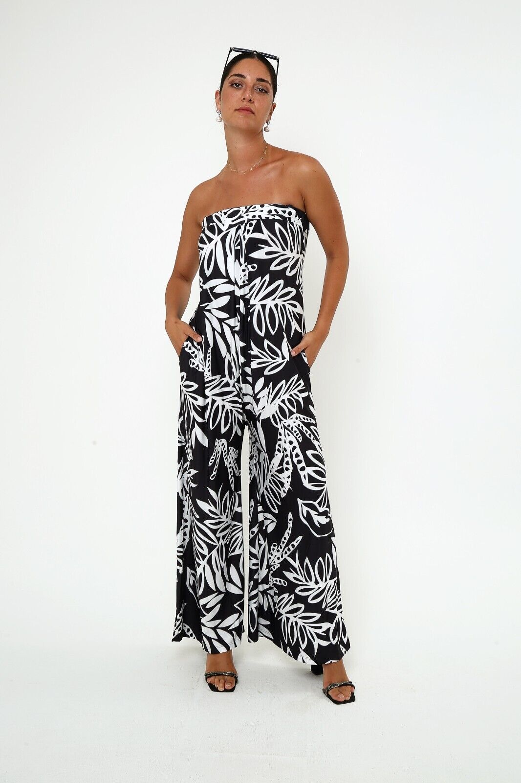Women's Black & White Tropical Print Strapless Jumpsuit - Wide-Leg Viscose