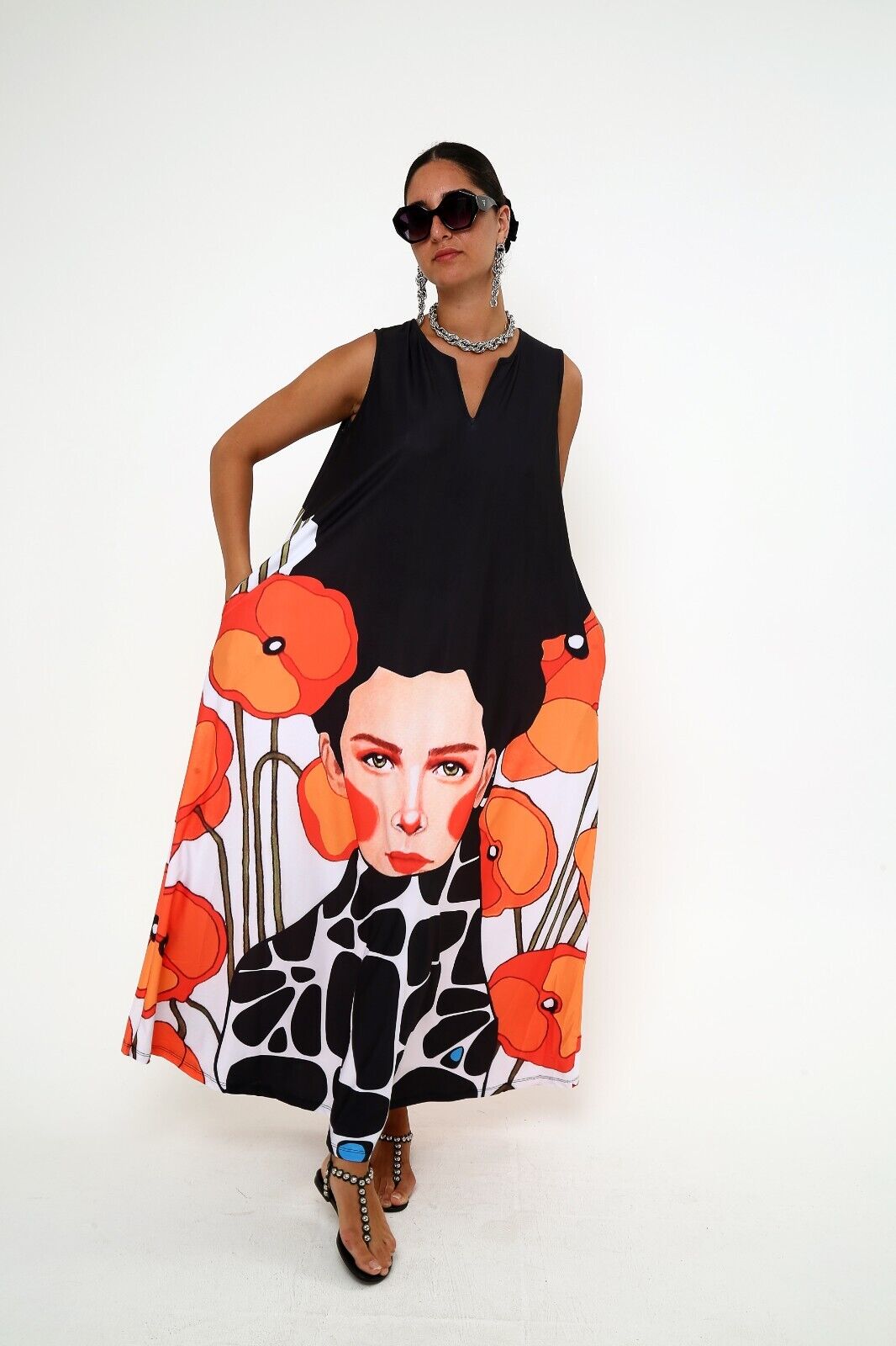 Women's Abstract Art-Inspired Viscose Sleeveless Black Maxi Dress With Pocket